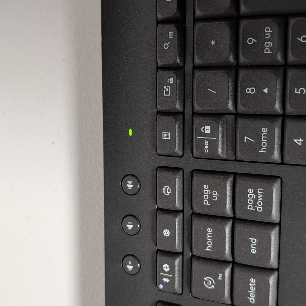 Logitech Wireless Keyboard - Dark Gray - Picture 2 of 5